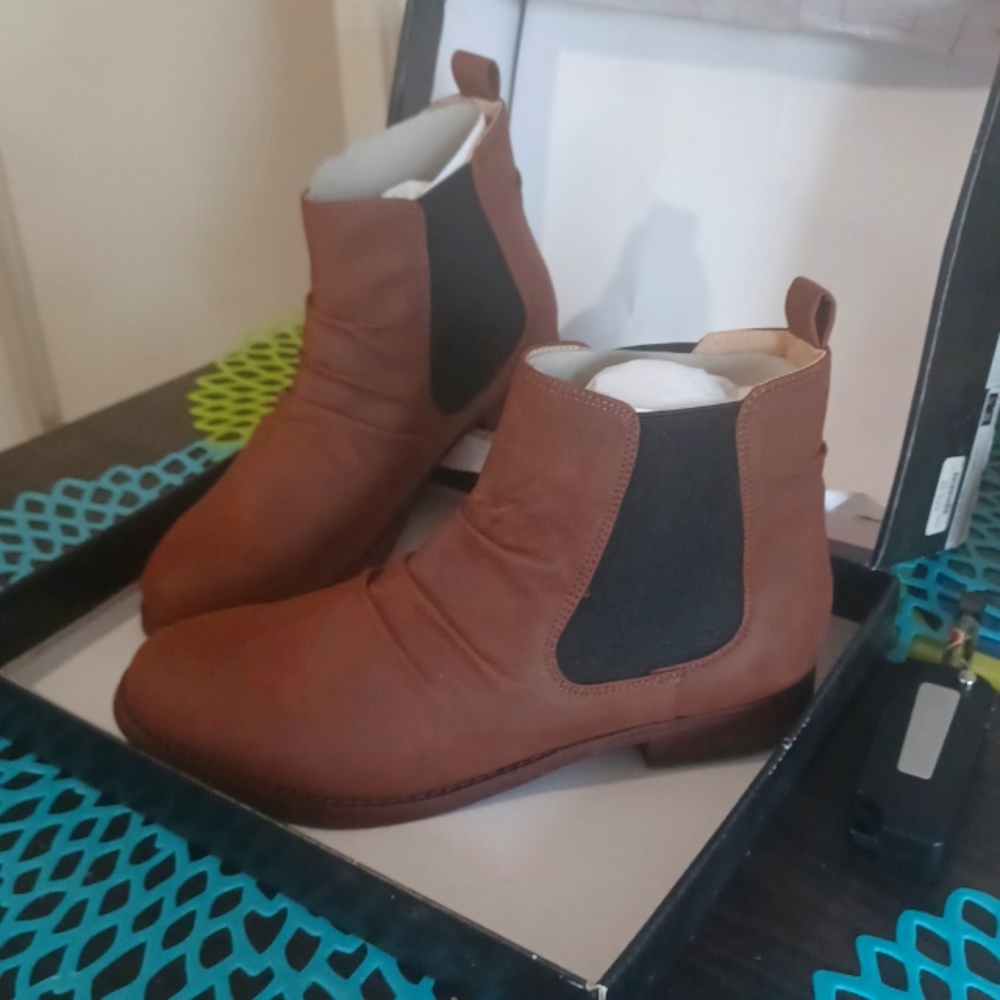 Boots Bnib brown material girl Fadhion ankle boots, size 37